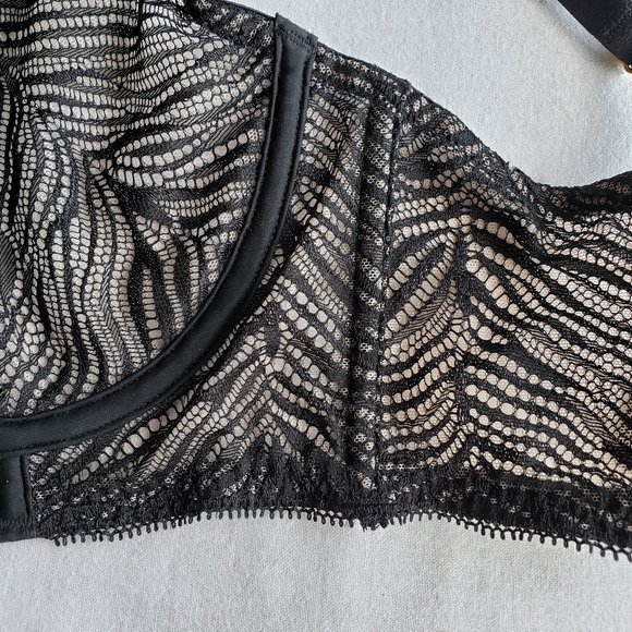 Victoria's Secret Unlined Plunge Bra sz 32DD - Picture 3 of 9